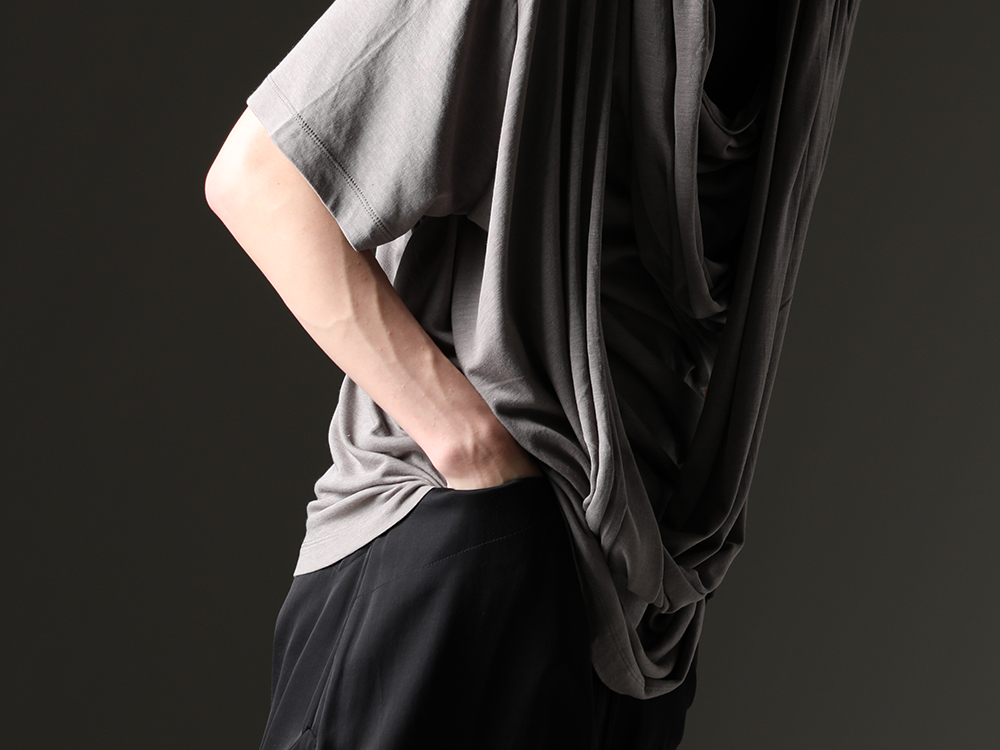 JULIUS - Dress drape-neck design to suit the situation - 819CUM5-gray(Cotton/Cupro Jersey Drape Neck Short Sleeve T-Shirt Gray) - 2-012