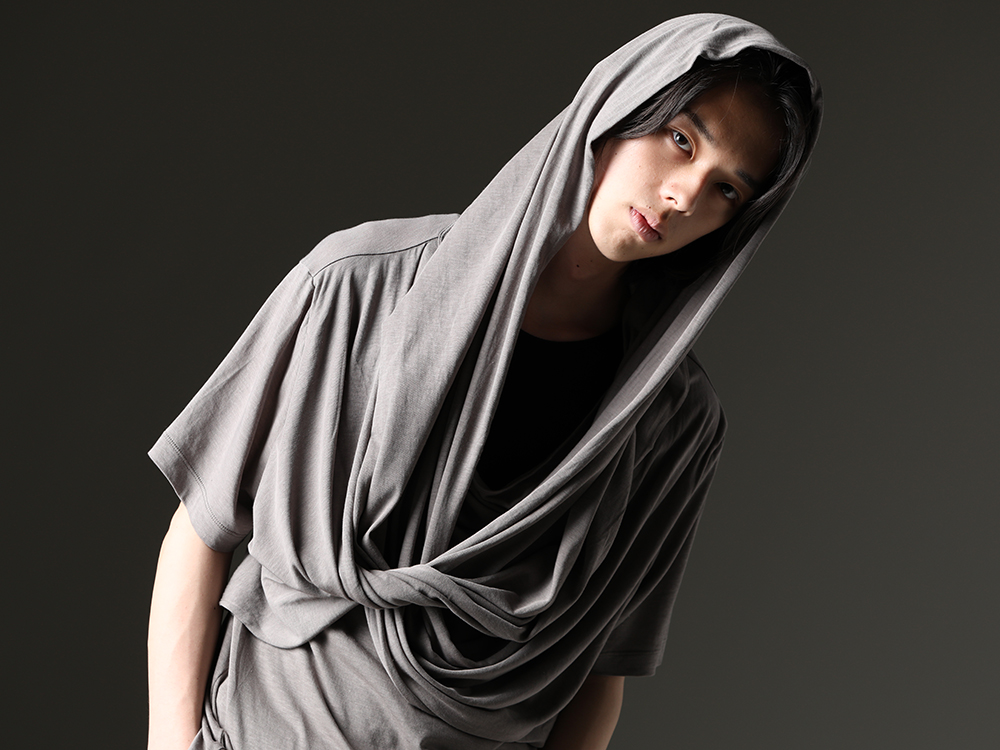 JULIUS / D.HYGEN - Dress drape-neck design to suit the situation - 819CUM5-gray(Cotton/Cupro Jersey Drape Neck Short Sleeve T-Shirt Gray) ST101-1123S-Black(Cotton And Rayon Ribbed Tank Top Black) - 2-013