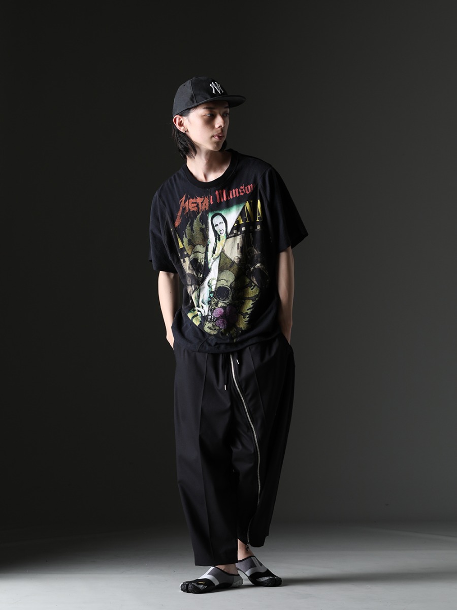 ink / NVCLEAR / TAKAHIROMIYASHITATheSoloist. styling - Black-colored street style featuring heavily vintage-inspired T-shirts. Street style mainly composed of black - ink23-07-M-1(Crack S/S T-shirt - M1) NV_002-Black-Dye(NV LOGO FR ARMY COTTON CAP BLACK DYE) sp.0002bSS23(new reverse cropped baggy zipper pant.(solid)) sf.0008SS23-Black(nin-sabo-soloist.(fivefinger slip on) Black) - 1-001