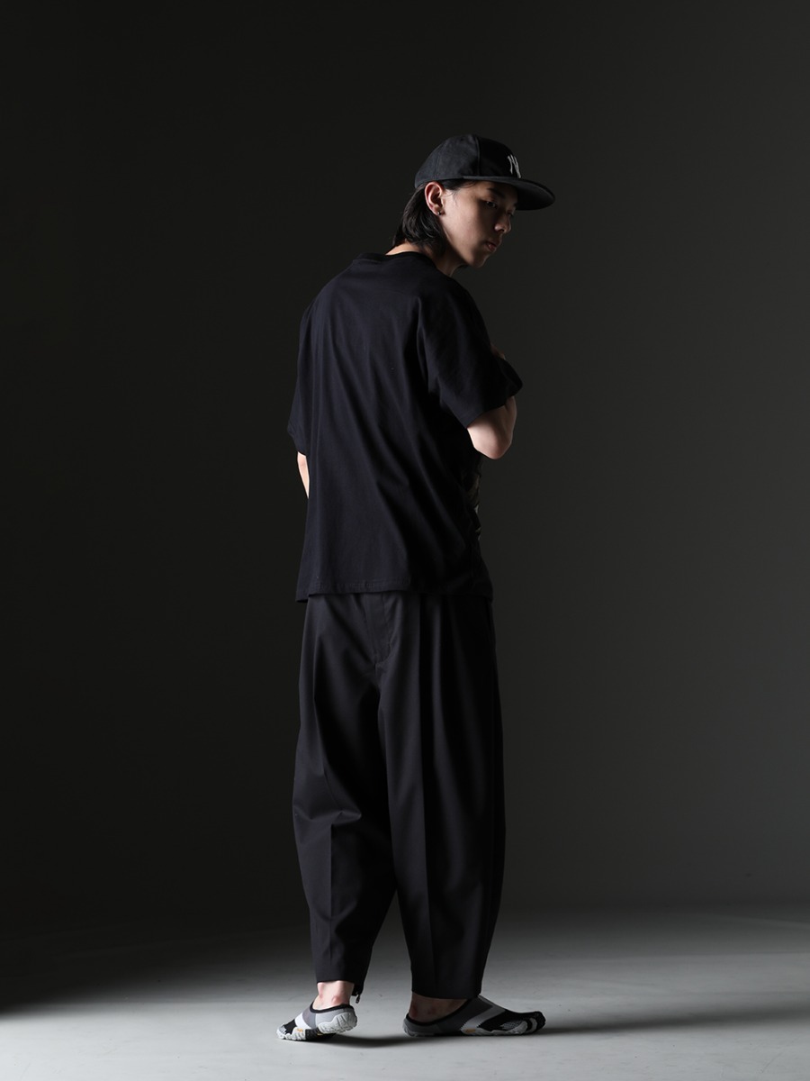 ink / NVCLEAR / TAKAHIROMIYASHITATheSoloist. - Street style mainly composed of black - ink23-07-M-1(Crack S/S T-shirt - M1) NV_002-Black-Dye(NV LOGO FR ARMY COTTON CAP BLACK DYE) sp.0002bSS23(new reverse cropped baggy zipper pant.(solid)) sf.0008SS23-Black(nin-sabo-soloist.(fivefinger slip on) Black) - 1-002