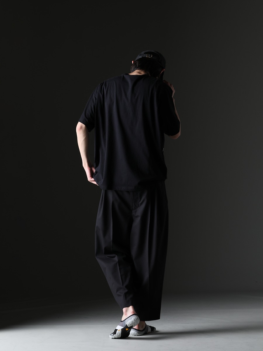 ink / NVCLEAR / TAKAHIROMIYASHITATheSoloist. - Street style mainly composed of black - ink23-07-L-2(Crack S/S T-shirt - L2) NV_002-Black-Dye(NV LOGO FR ARMY COTTON CAP BLACK DYE) sp.0002bSS23(new reverse cropped baggy zipper pant.(solid)) sf.0008SS23-Black(nin-sabo-soloist.(fivefinger slip on) Black) - 1-006