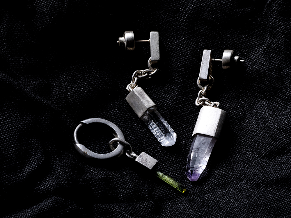 Parts of Four Styling - Stylish earrings (pierced earrings) made of rare stones. - A collection of earrings filled with the charm of Parts of Four - 1335-3-MA+AME(Talisman Dangle Earring (Amethyst, MA+AME)) 1035-11-MA+LEM(Talisman Dangle Earring (Small Lemurian, MA+LEM)) 2235-4-DA+GTO(Hoop Earring (Extra Small, Dangle Var., Green Tourmaline, DA+GTO)) - 1-001