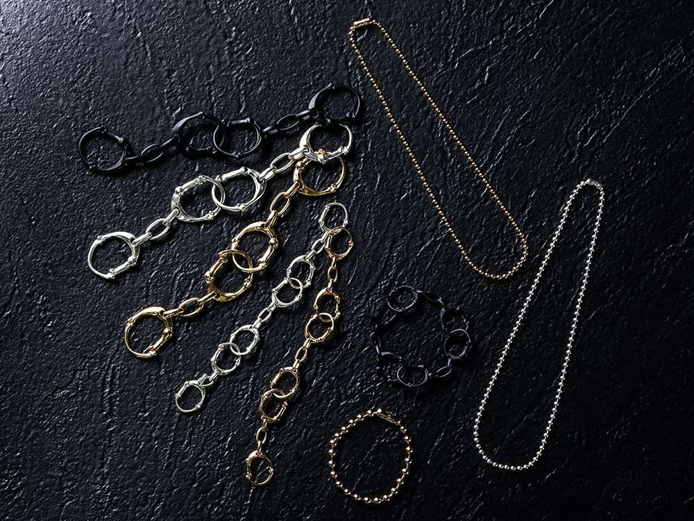 TAKAHIROMIYASHITATheSoloist. styling - Sophisticated jewelry with a luxurious feel that will work well with your summer styling from now on! Jewelry created with sophisticated design - sa.0038SS23-Gold(sa.ball chain necklace. -S- regular Gold) sa.0038SS23-Silver(ball chain necklace. -S- regular Silver) sa.0044SS23-Gold(ball chain bracelet. -L- regular Gold) sa.0037SS23-Gold(bone shaped carabiner bracelet.-L- Gold) sa.0036SS23-Silver(Bone Shaped Carabiner Bracelet.-S- Silver) sa.0037SS23-Silver(bone shaped carabiner bracelet.-L- Silver) sa.0036SS23-Black(bone shaped carabiner bracelet.-S- Black) sa.0037SS23-Black(bone shaped carabiner bracelet.-L- Black) sa.0036SS23-Gold(bone shaped carabiner bracelet.-S- Gold) - 1-001