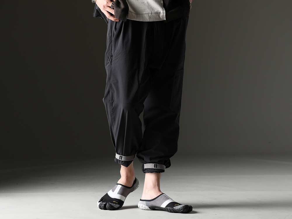 11 by Boris Bidjan Saberi / TAKAHIROMIYASHITATheSoloist. - Highly functional pants and shoes - P22-F1343-Black(P22 F1343 Black) sf.0008SS23-Black(nin-sabo-soloist.(fivefinger slip on) Black) - 3-005