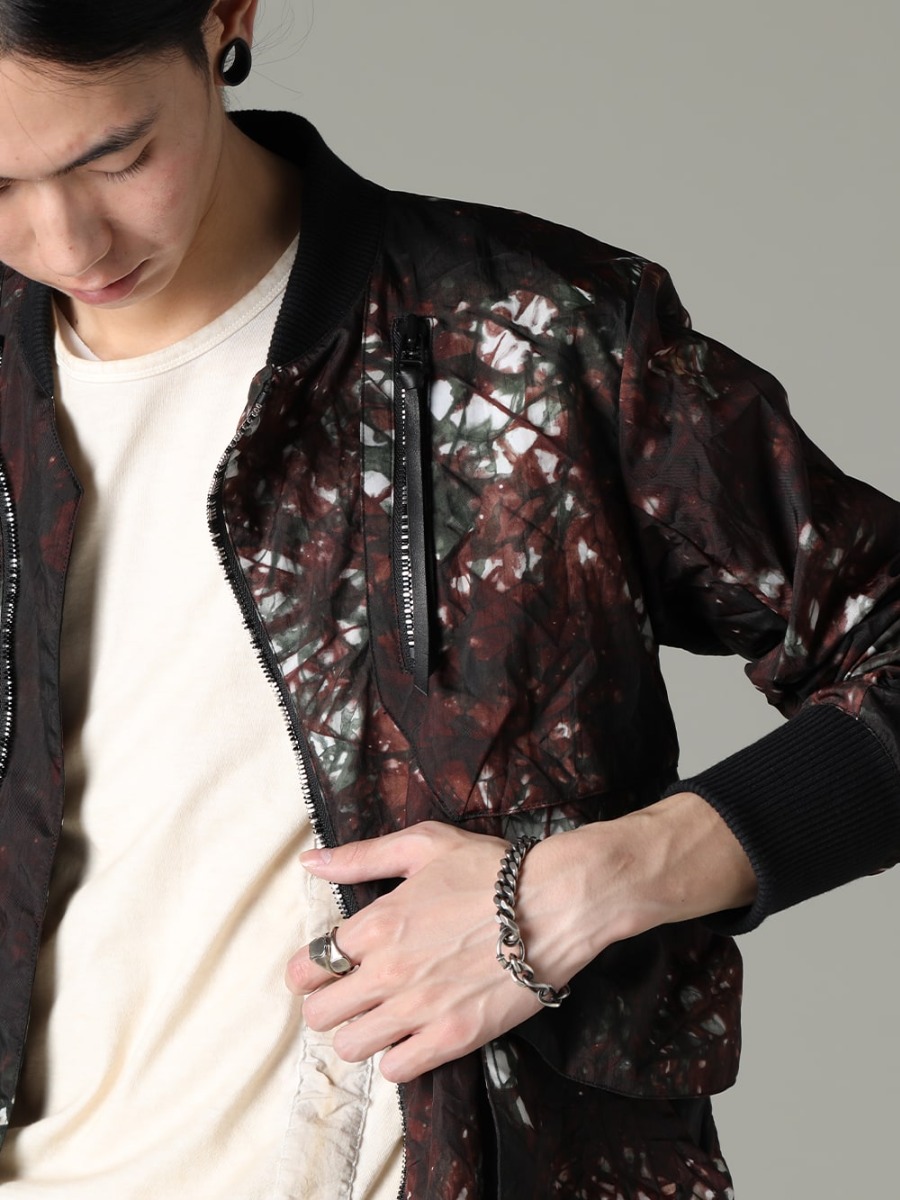 D.HYGEN WERKSTATT:MÜNCHEN 23SS D.HYGEN, a style with a certain weight can be enjoyed even in summer  - ST104-0123S-Moss-Black Uneven Dyed Nylon Ox Bomber Jacket Moss Black ST101-0823S-Dusty-White 30/-Soft Cotton Jersey Cold Dye Belt Adjustable T-Shirt Dusty White 2-003