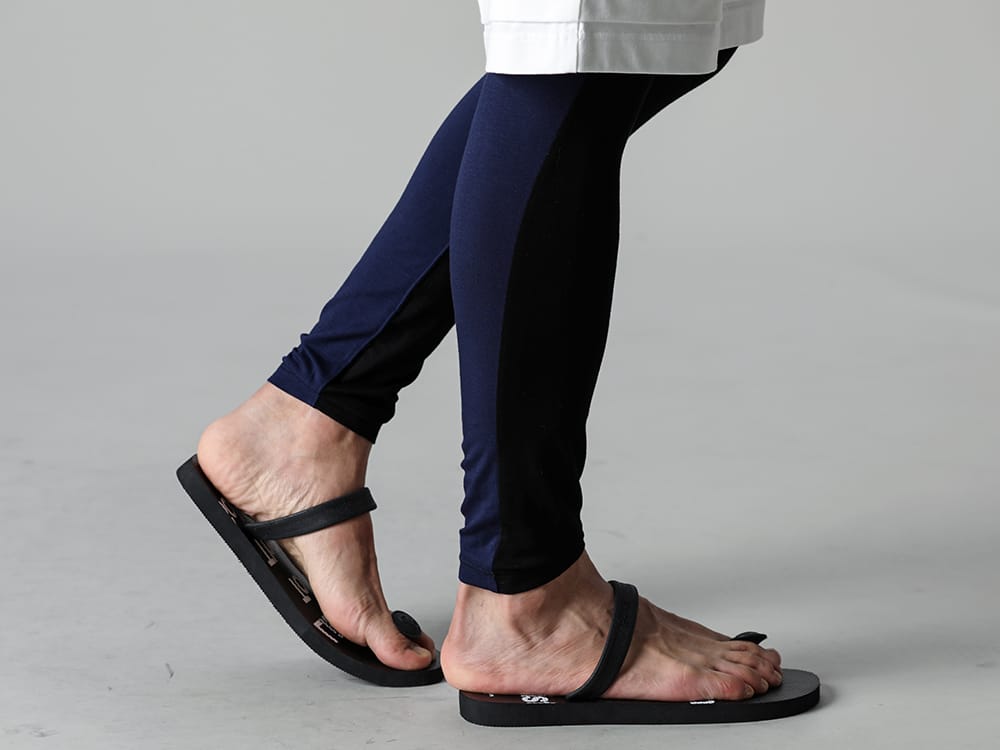 RIPVANWINKLE 2023SS efreshing Sandal Style with The Viridi-anne Cargo Design Shorts - RW-518-Black × Navy - Bi Color Leggins Black × Navy - sgf.0001SS23 - natural material sandals. 3-005