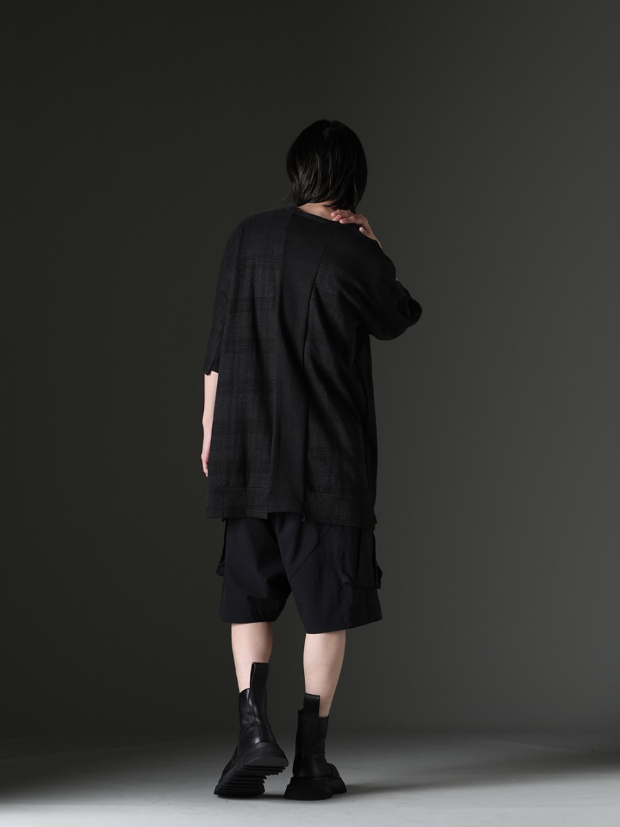 nude:masahiko maruyama / DEVOA / JULIUS - Styling that creates a casual yet fashionable look. - NU-1687(Oversized Short Sleeve T-Shirt) PTI-SDDH(Cargo short pants schoeller-dynamic) 807FWM2(Cow Skin Side Zip Boots) - 1-002