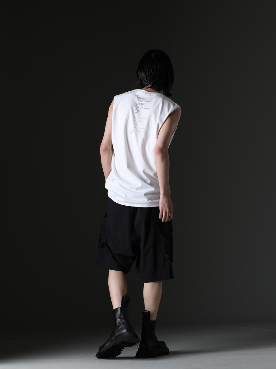 nude:masahiko maruyama / DEVOA / JULIUS - Styling that creates a casual yet fashionable look. - NU-1677-OffWhite(Sleeveless Back Print T-Shirt Off White) PTI-SDDH(Cargo short pants schoeller-dynamic) 807FWM2(Cow Skin Side Zip Boots) - 1-004