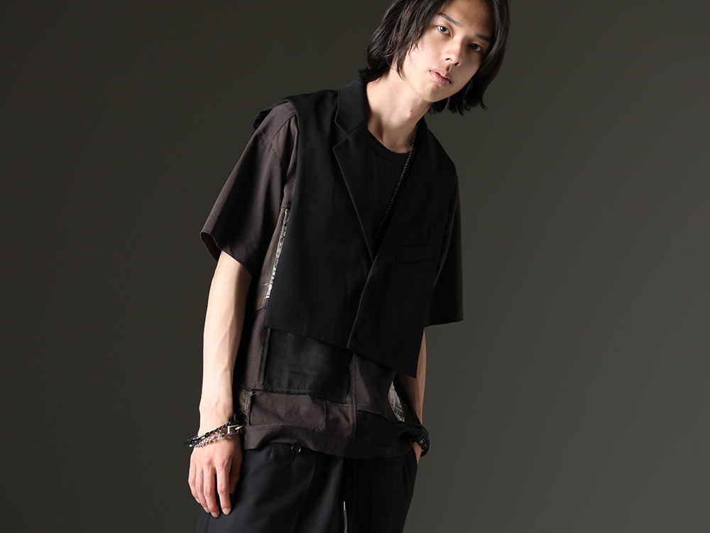 TAKAHIROMIYASHITATheSoloist. / ZIGGY CHEN / JULIUS / WERKSTATT:MÜNCHEN - A unique part item that can be worn on both sides in this season's style. - sj.0015SS23(notched lapel attachment jacket. ) 0M2310208(Contrast Patchwork T-Shirt) M3940(Necklace Mix + Keyring) 817ACU16-silver(Chain Bracelet Silver) 817ACU16-black(Chain Bracelet Black) 819ACU2-black-silver(Cow Leather Belt Bracelet Black × Silver) - 2-001