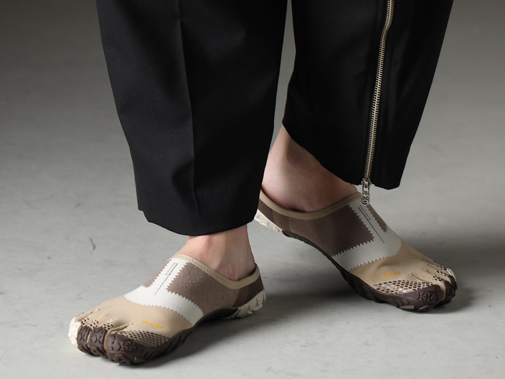 TAKAHIROMIYASHITATheSoloist. - Impressive reverse-designed pants and distinctive shoes - sf.0008SS23-Beige(nin-sabo-soloist.(fivefinger slip on) Beige) - 3-004