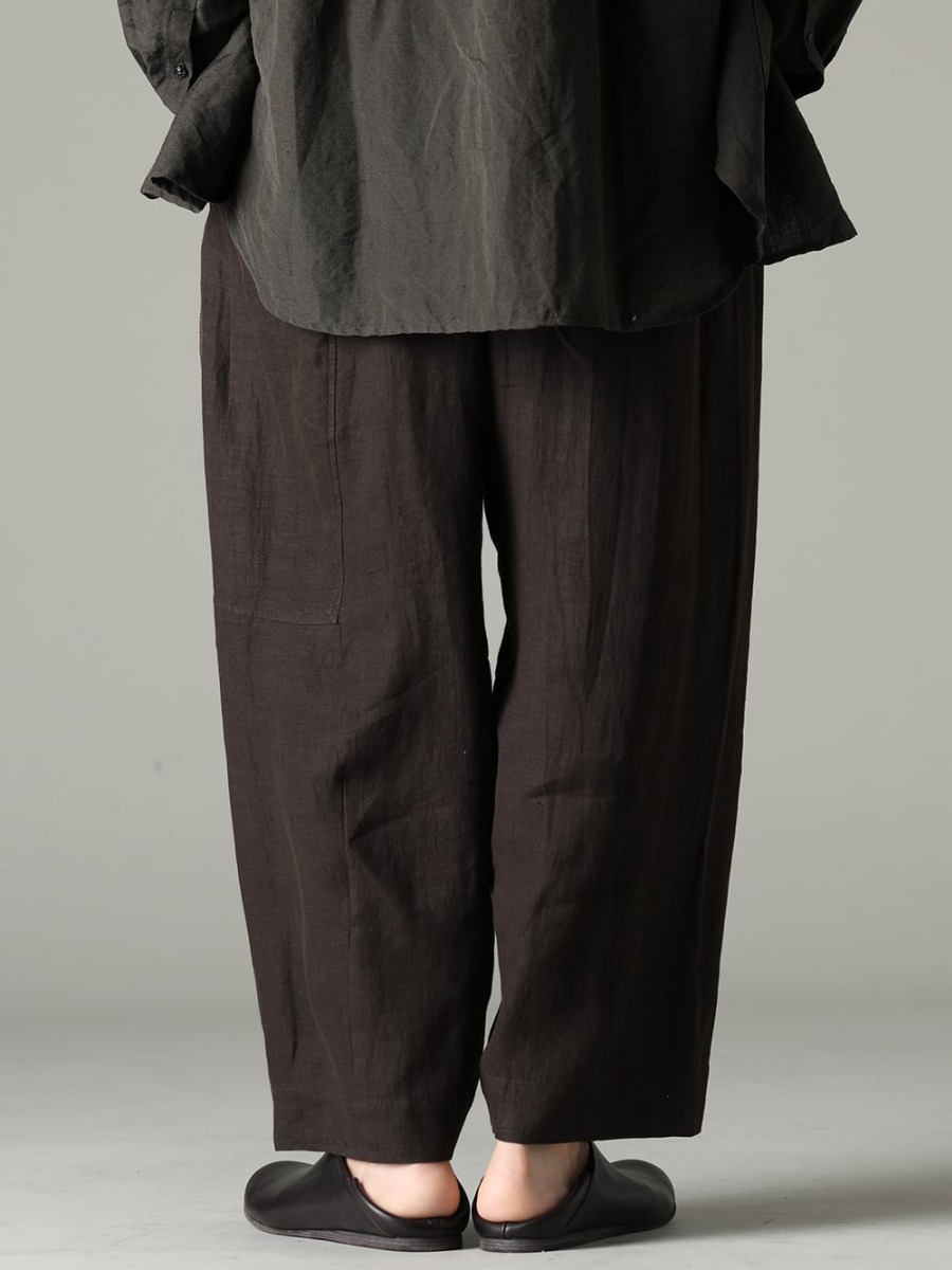 NOUSAN 2023SS The delicate texture of linen broken twill and the distinctive design of elegant leather babouches make for an attractive outfit. - 0M2310501 Selvedge Pleated Wide Leg Trousers - 81111-5PO04 JAN JAN VAN ESSCHE X PETROSOLAUM Babouche 3-004