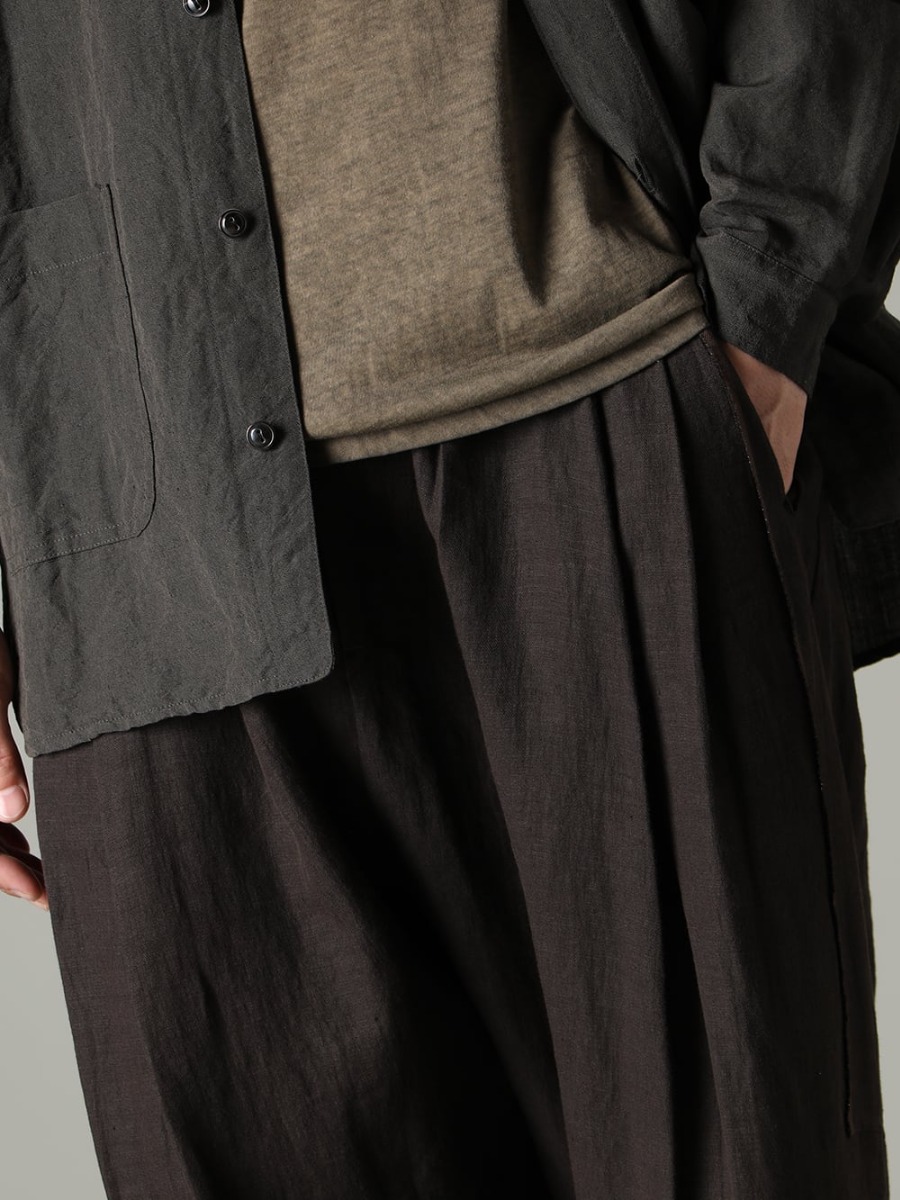 NOUSAN 2023SS The delicate texture of linen broken twill and the distinctive design of elegant leather babouches make for an attractive outfit. - collarless pocket shirt Collarless Pocket Shirt - UM1552-Tan JOSEPH TOP Tan - 0M2310501 Selvedge Pleated Wide Leg Trousers 3-005