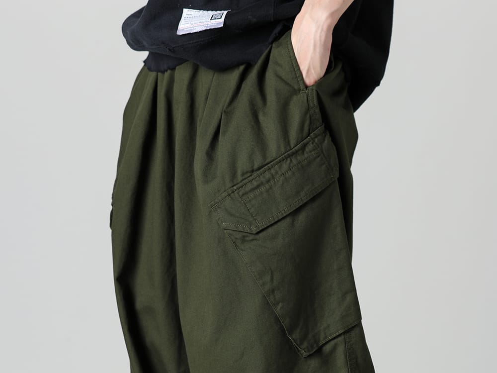 Yohji Yamamoto 2023SS Casual cargo pants that take advantage of the wide silhouette typical of Yohji Yamamoto! - HZ-P95-041-Khaki - 12 Tuck Work Pants Khaki
 3-003