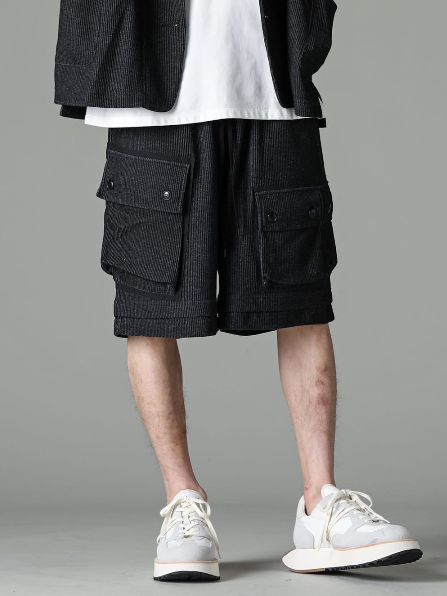 The Viridi-anne 2023ss Shorts and sneakers for a casual summer look. - VI-3597-04-Black - Stripe Knit Short Pants Black - VI-3621-09 - Lace-up Sneakers 3-001