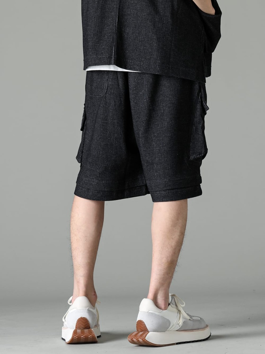 The Viridi-anne 2023ss Shorts and sneakers for a casual summer look. - VI-3597-04-Black - Stripe Knit Short Pants Black - VI-3621-09 - Lace-up Sneakers 3-002