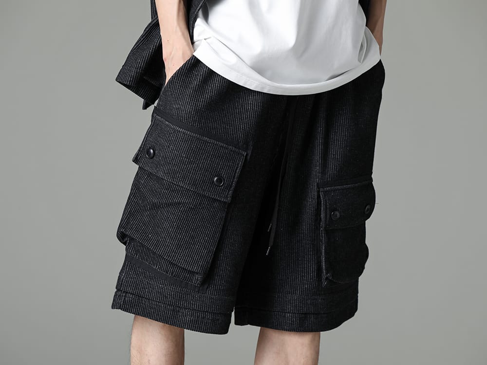 The Viridi-anne 2023ss Shorts and sneakers for a casual summer look. - VI-3597-04-Black - Stripe Knit Short Pants Black 3-003