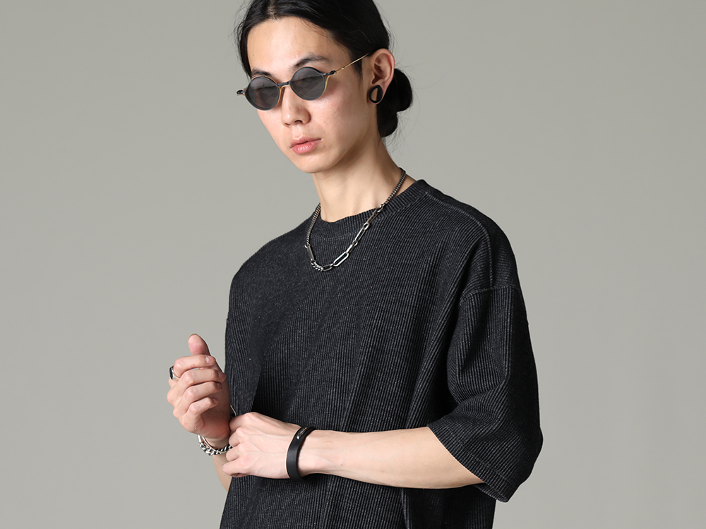 The Viridi-anne / RIGARDS / WERKSTATT:MÜNCHEN - Jewelry shines on simple clothing items - VI-3593-01(Stripe Knit T-Shirt) RG1022TVA-GOLD+BLACK / BLACK(RIGARDS 10th Anniversary collaboration sunglasses GOLD+BLACK / BLACK) M3961(CHOKER TRACE LINKS) M2213(BAND BRACELET STAMPED) 14M2591(Bracelet Tag) M2353(Bracelet Hook Crossover) 15M1001(Signet Ring Oval Hammered) - 2-004