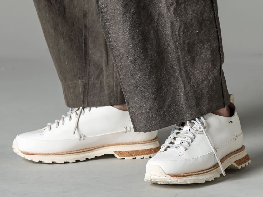 Norwegian Rain-ノルウェージャンレイン 23SS(春夏) 春夏スタイルのアクセントとなり、抜群の履き心地を誇るハイクオリティシューズ - 0M2310516-アシンメトリカル パネル トラウザーズ - Lugged-Runner-FEIT ラガード ランナー 3-004