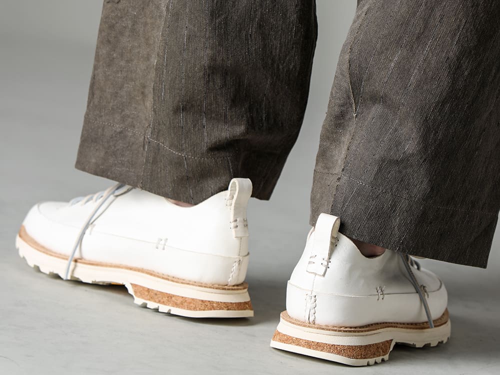 Norwegian Rain-ノルウェージャンレイン 23SS(春夏) 春夏スタイルのアクセントとなり、抜群の履き心地を誇るハイクオリティシューズ - 0M2310516-アシンメトリカル パネル トラウザーズ - Lugged-Runner-FEIT ラガード ランナー 3-005