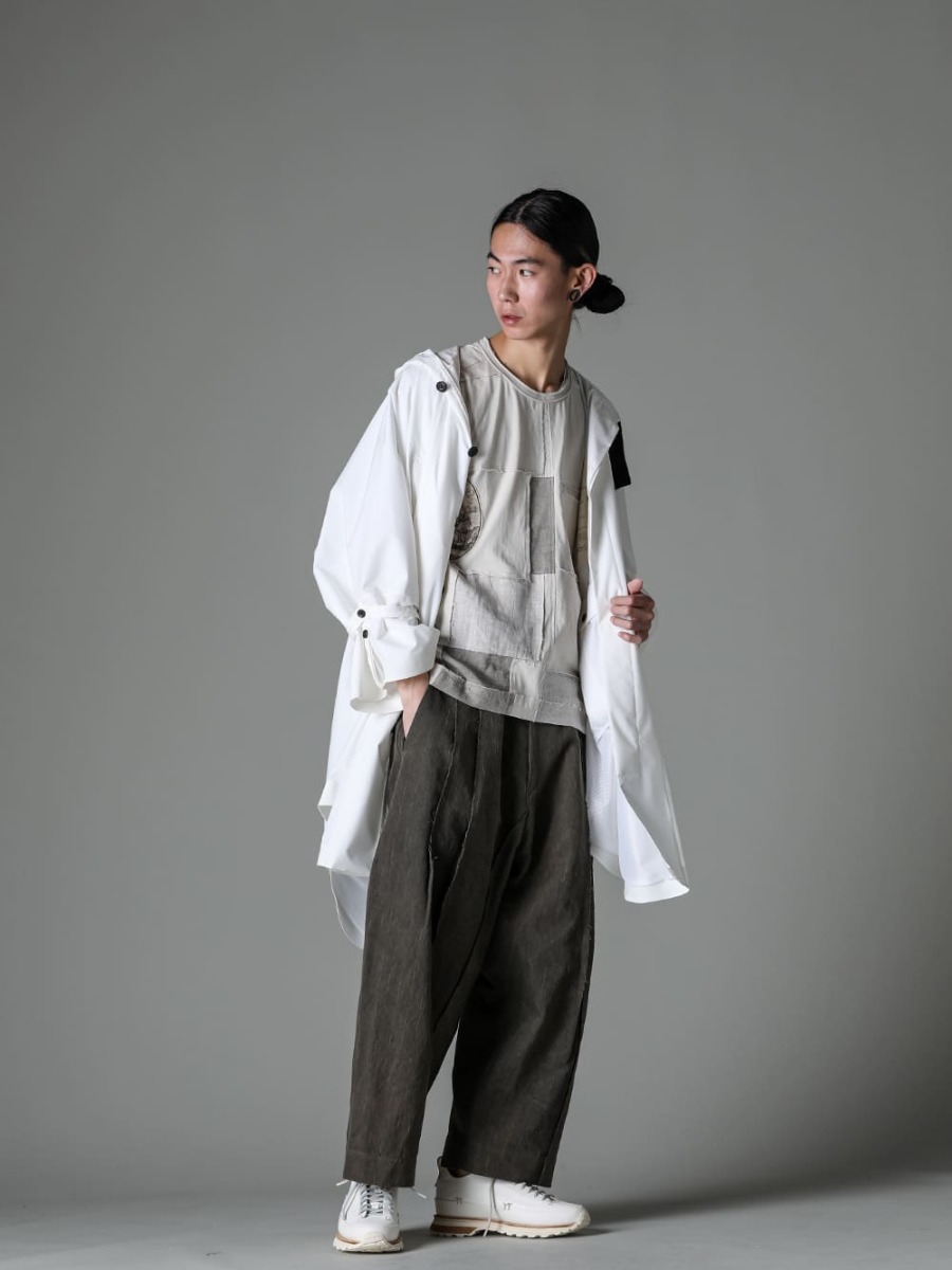 Norwegian Rain-ノルウェージャンレイン 23SS(春夏) 春夏スタイルのアクセントとなり、抜群の履き心地を誇るハイクオリティシューズ - Raincho-Unisex-SuperLightweight-White-レインチョ ユニセックス スーパー ライトウェイト ホワイト - 0M2310210-コントラスト パッチワークTシャツ - 0M2310516-アシンメトリカル パネル トラウザーズ - Lugged-Runner-FEIT ラガード ランナー 3-006