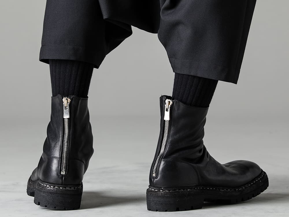 Yohji Yamamoto 23SS (Spring/Summer) Ankle length back zip boots that pair perfectly with half-length pants - GI-P02-100 - Front tuck sarouel pants -796V_N-BLKT - Back zip boot rubber sole norwegian process  - Horse full grain leather - 796V_N BLKT 3-004