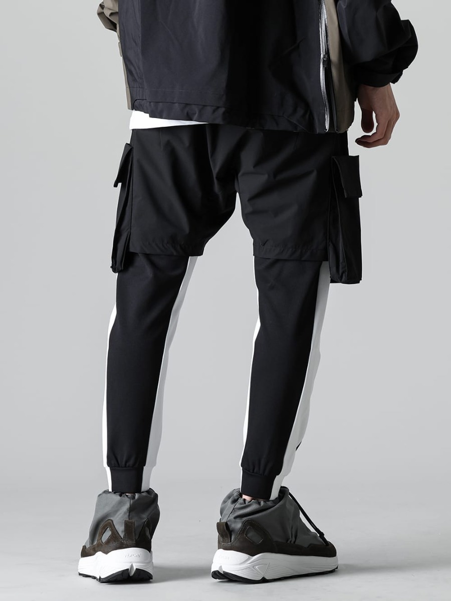 RIPVANWINKLE 2023SS Line Jersey with distinctive sidelines can be layered with shorts. - RW-538-Black - Bush Shorts Black - RW-535 - Line Jersey - RW-416 Khaki - Moc Trainer Khaki 3-002