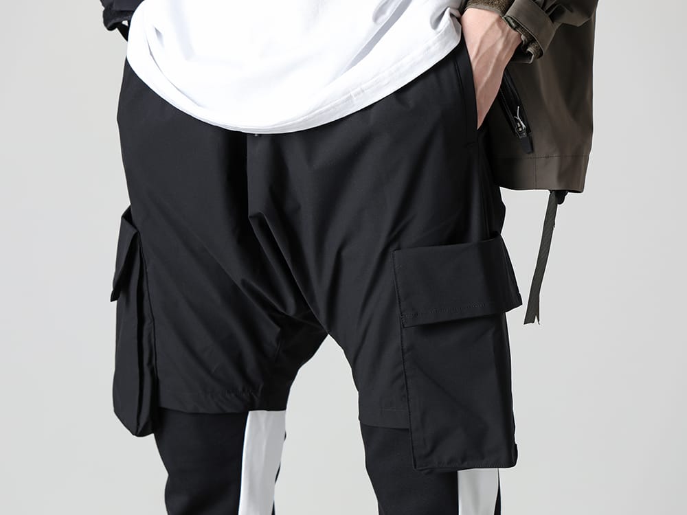 RIPVANWINKLE 2023SS Line Jersey with distinctive sidelines can be layered with shorts. - RW-538-Black - Bush Shorts Black - RW-535 - Line Jersey Khaki 3-003