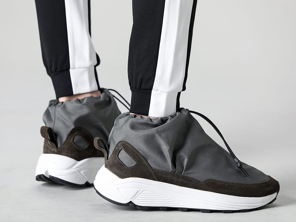 RIPVANWINKLE 2023SS Line Jersey with distinctive sidelines can be layered with shorts. - RW-535 - Line Jersey - RW-416 Khaki - Moc Trainer Khaki 3-006