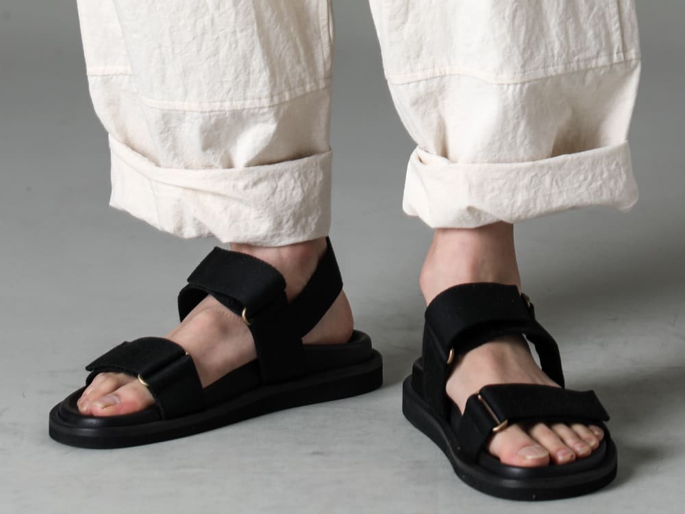 JAN JAN VAN ESSCHE 23SS(Spring-Summer) Cargo pants in kinari color that makes earth color style look fresh at once - O15TR3-KINARI-Cargo trousers Kinari Fine Canvas - US9561-Black-Men’s Sandals Black 4-006