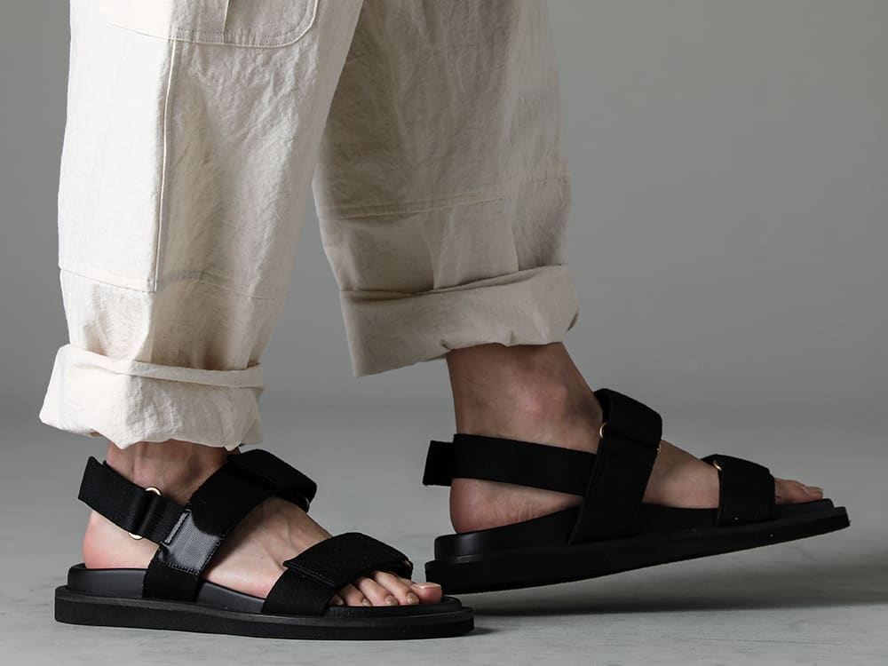 JAN JAN VAN ESSCHE 23SS(Spring-Summer) Cargo pants in kinari color that makes earth color style look fresh at once - O15TR3-KINARI-Cargo trousers Kinari Fine Canvas - US9561-Black-Men’s Sandals Black 4-007