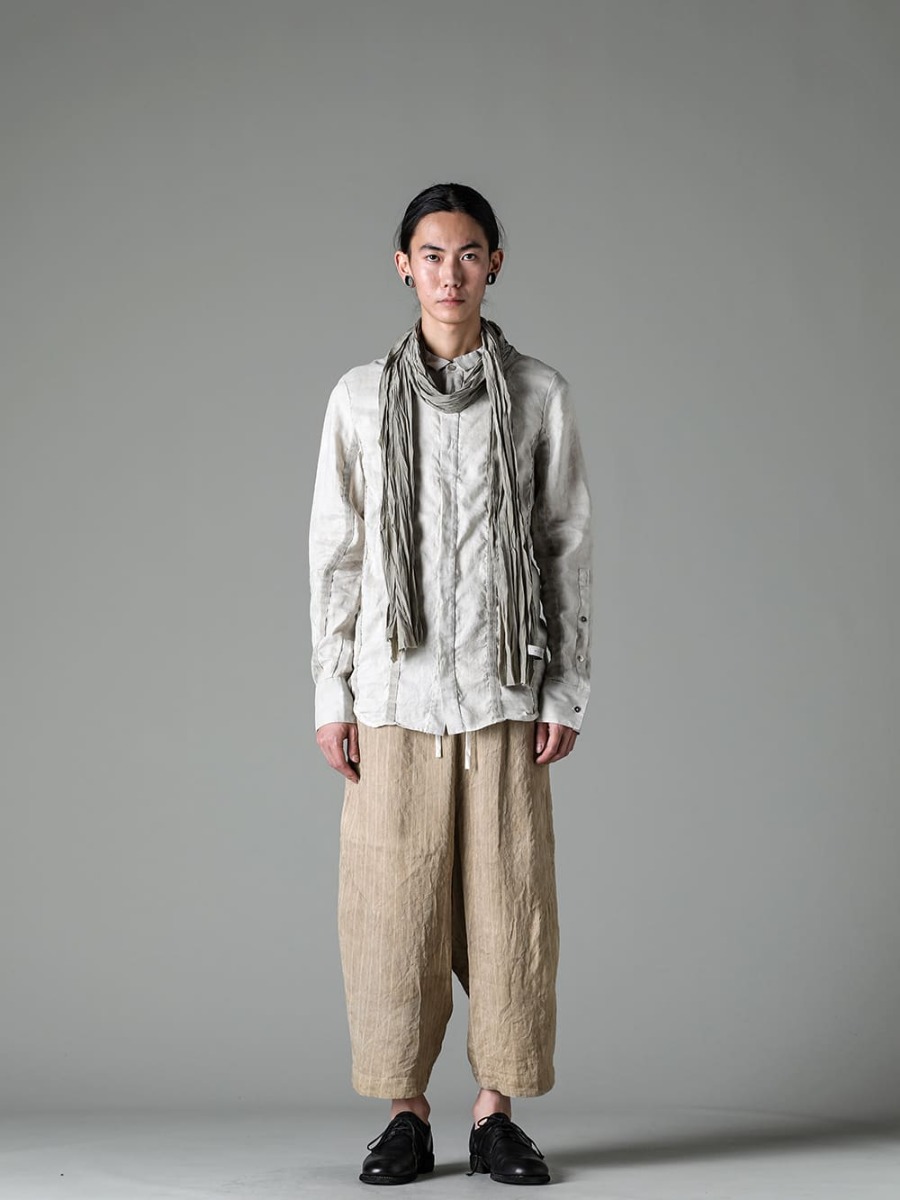 masnada-マスナダ 23SS(春夏) スタイリング - ライトトーンのコーディネートは、涼しげな印象を与えつつ、抜け感のあるスタイルを表現することができます。 - M3059-テープスリムシャツ - Stole-No-10-シルク ストール ベージュ - HP099-TRTL-フィッシャーマン パンツ - 992X-Black-クラシック ダービーシューズ レースアップ シングルソール - ホース フルグレイン - 992X 1-001