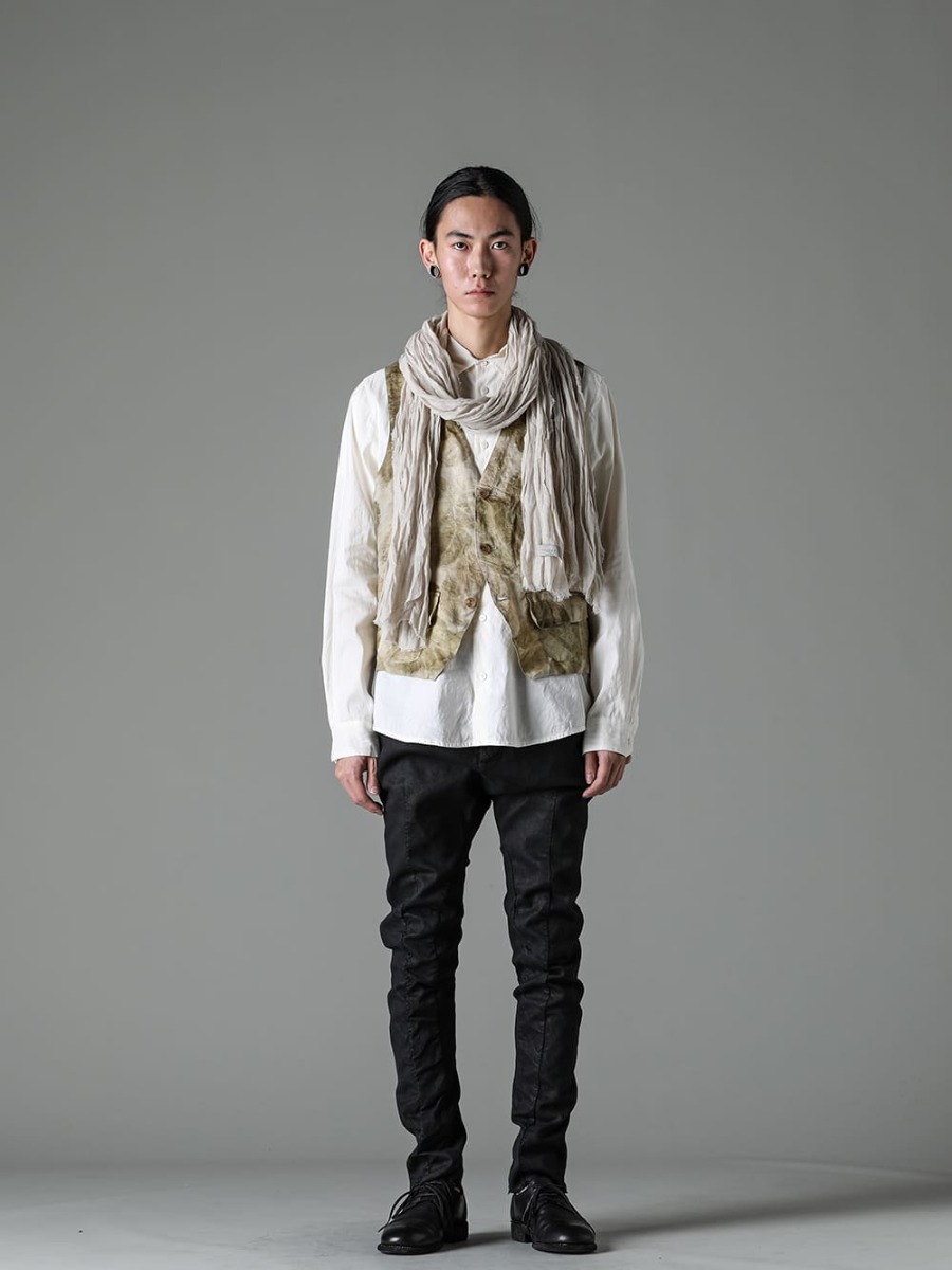 NOUSAN 23SS スタイリング Stylish mixed coordination with NOUSAN items with an awareness of real clothes that are perfect for the coming season. - 3-B gilet-Leaf Print-3B Gilet (leaf print) - shirt-Regular collar shirt - Stole-No-1-Sole Linen gauze Beige - M3022-Smeared-Black-Ribbed Insert Dart Slim Pants Shimmering Black - 992X-Black-Classic Derby Shoes Lace Up Single Sole - Horse Full Grain - 992X 1-001