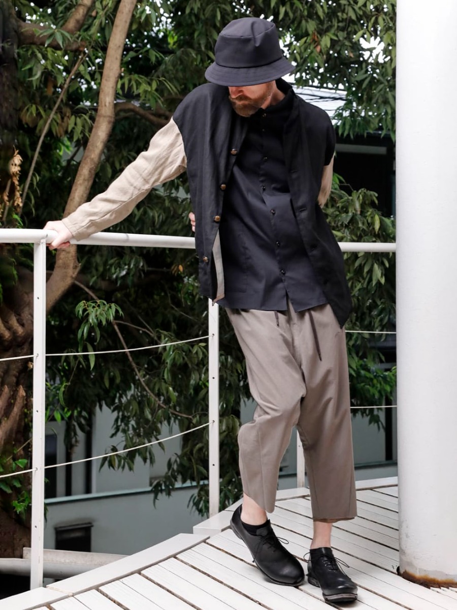 DEVOA 23SS Styling Samples - PTN-IRKL-Mud-Gray Drop Crotch Cropped Pants Cotton/Silk/Viscose Mud Gray JKK-BSKJ-Black×Beige Jacket Linen/Viscose/Cotton Black x Beige SHN-STHN Shirt Stretch Cotton Black FW-CSHS Leather Boots GUIDI Horse Leather 3-004