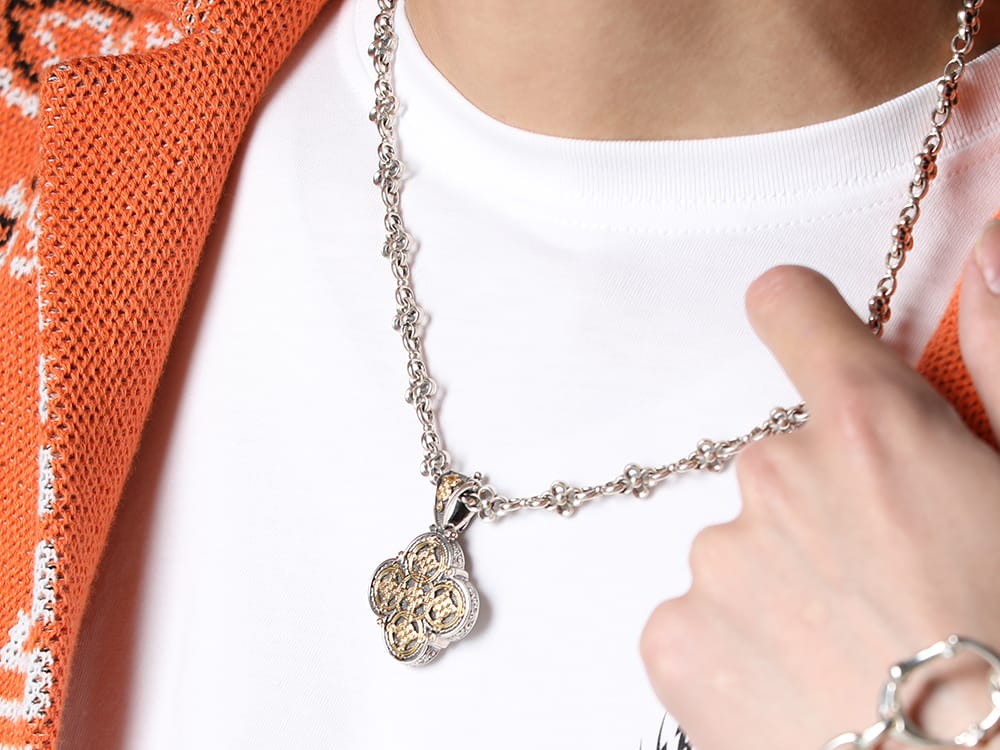 ジェロクリスト 2023SS - 夏のスタイリングに最適な一着。 - GP3(GP3 - クロス ペンダント) GN1-50(GN1-50 - ハンドメイド チェーン ネックレス 50cm) - 2-010