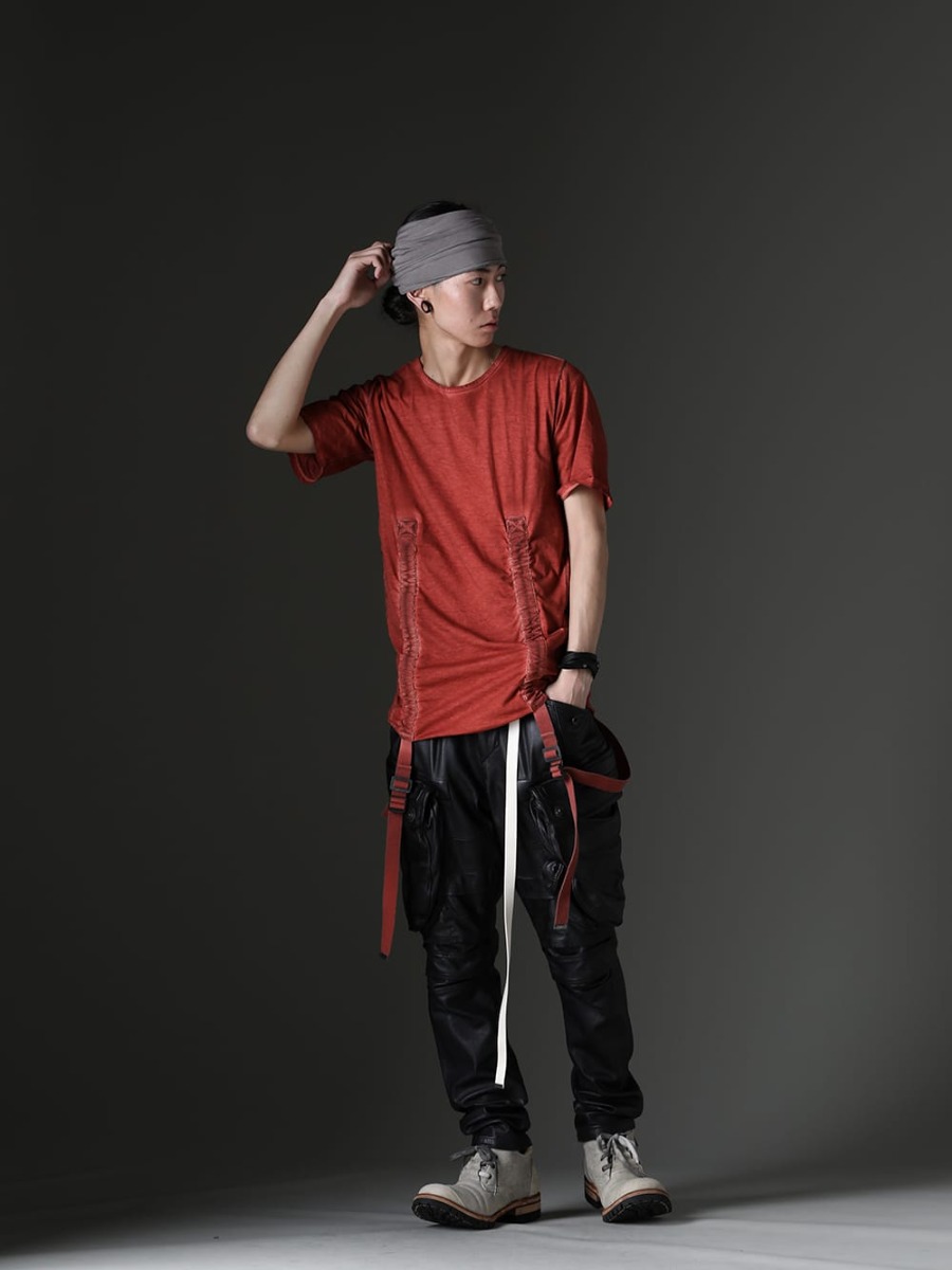 Julius / D.Hygen 2023SS - Red-colored style with a mild impression with a hair band - ST101-0823S-Brick(30/- Soft Cotton Jersey Cold Dye Belt Adjustable T-Shirt Brick) 819ACU3-gray(Cotton/Cupro Jersey Hair Band Gray) 819ACU2-black-silver(Cow Leather Belt Bracelet Black × Silver) 819PAM4(Lamb Leather Gas Mask Skinny Pants) 807ACU1-Off-White(Cow Skin / Nylon Tape Belt Off White) ST109-0122S-Dusty-White(Horse Leathe Sneaker Derbyy Shoes Dusty White
) - 1-004