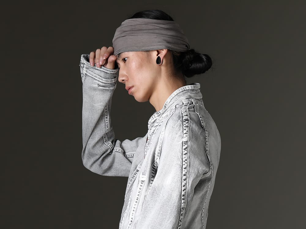 Julius 2023SS - Seamed jacket with an original finish in bleached black denim 