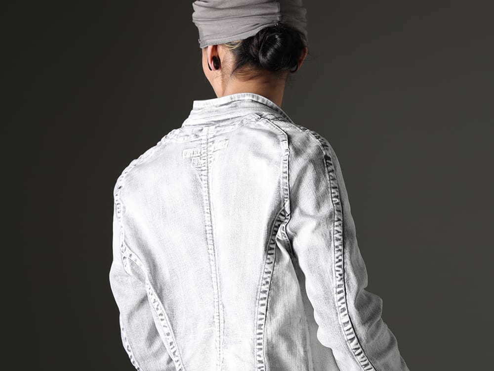 Julius 2023SS - Seamed jacket with an original finish in bleached black denim 