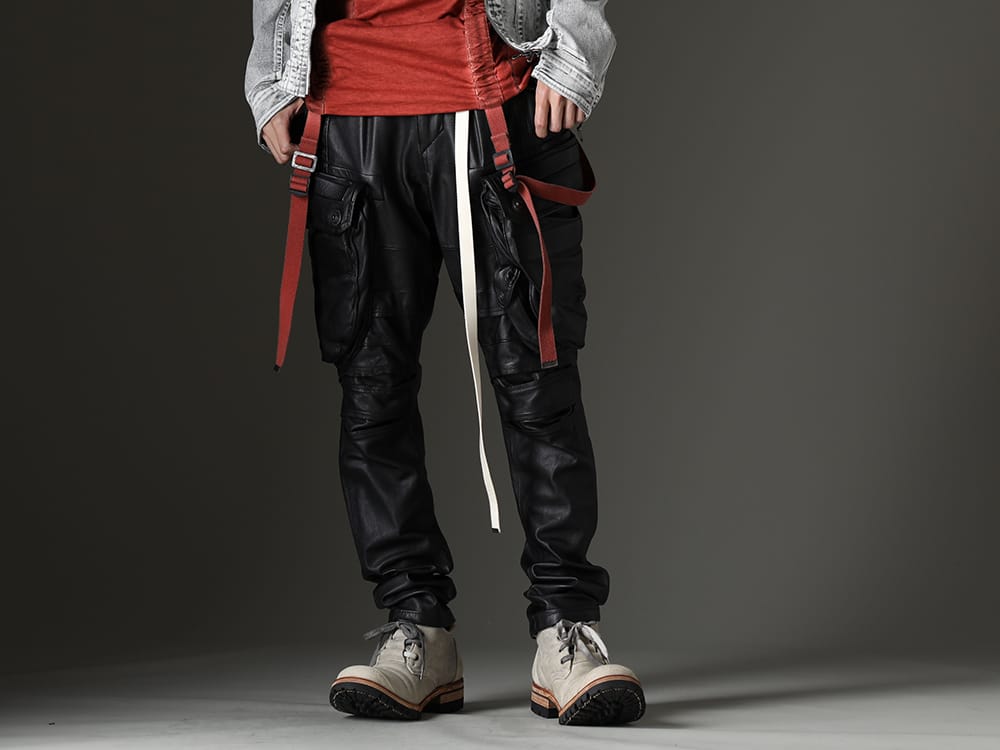 Julius / D.Hygen 2023SS The popular gas mask cargo pants made of lamb leather - 819PAM4(Lamb Leather Gas Mask Skinny Pants) 807ACU1-Off-White(Cow Skin / Nylon Tape Belt Off White) ST109-0122S-Dusty-White(Horse Leathe Sneaker Derbyy Shoes Dusty White
) - 3-001