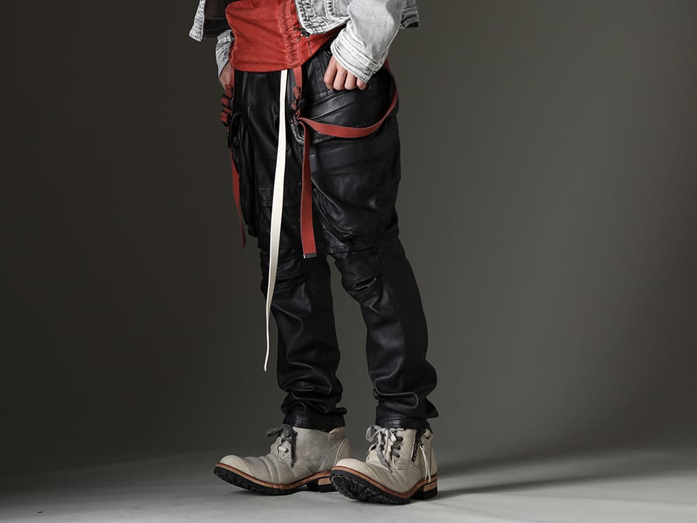 Julius / D.Hygen 2023SS The popular gas mask cargo pants made of lamb leather - 819PAM4(Lamb Leather Gas Mask Skinny Pants) 807ACU1-Off-White(Cow Skin / Nylon Tape Belt Off White) ST109-0122S-Dusty-White(Horse Leathe Sneaker Derbyy Shoes Dusty White
) - 3-002