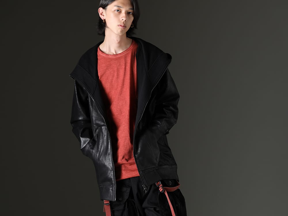 JULIUS / D .HYGEN 2023SS - Sophisticated fabric feel and brand worldview created by dyeing - 819CUM1-C(Front Zip Coating Sweat Hoodie) ST101-0823S-Brick(30/- Soft Cotton Jersey Cold Dye Belt Adjustable T-Shirt Brick) - 2-001