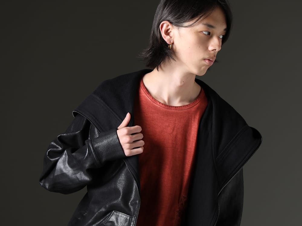 JULIUS / D .HYGEN 2023SS - Sophisticated fabric feel and brand worldview created by dyeing - 819CUM1-C(Front Zip Coating Sweat Hoodie) ST101-0823S-Brick(30/- Soft Cotton Jersey Cold Dye Belt Adjustable T-Shirt Brick) - 2-003