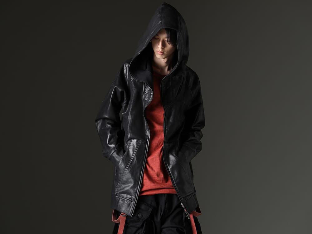 JULIUS / D .HYGEN 2023SS - Sophisticated fabric feel and brand worldview created by dyeing - 819CUM1-C(Front Zip Coating Sweat Hoodie) ST101-0823S-Brick(30/- Soft Cotton Jersey Cold Dye Belt Adjustable T-Shirt Brick) - 2-008