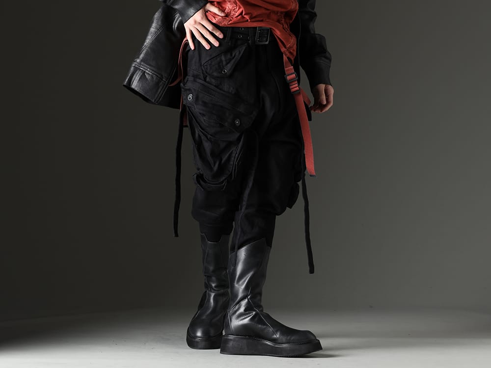 JULIUS 2023SS Multiplying iconic details - 818PAM15-BK(The R Limited 10.5oz Stretch Denim Gas Mask Cargo Pants) 817FWM2(Cow Leather Urban Long Boots) 819ACU1-black(Cow Leather Zipper Belt Black) - 3-001