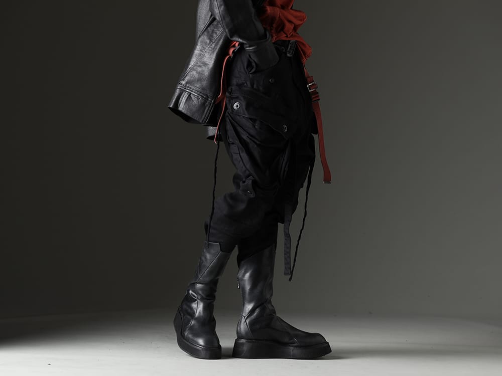 JULIUS 2023SS Multiplying iconic details - 818PAM15-BK(The R Limited 10.5oz Stretch Denim Gas Mask Cargo Pants) 817FWM2(Cow Leather Urban Long Boots) 819ACU1-black(Cow Leather Zipper Belt Black) - 3-002