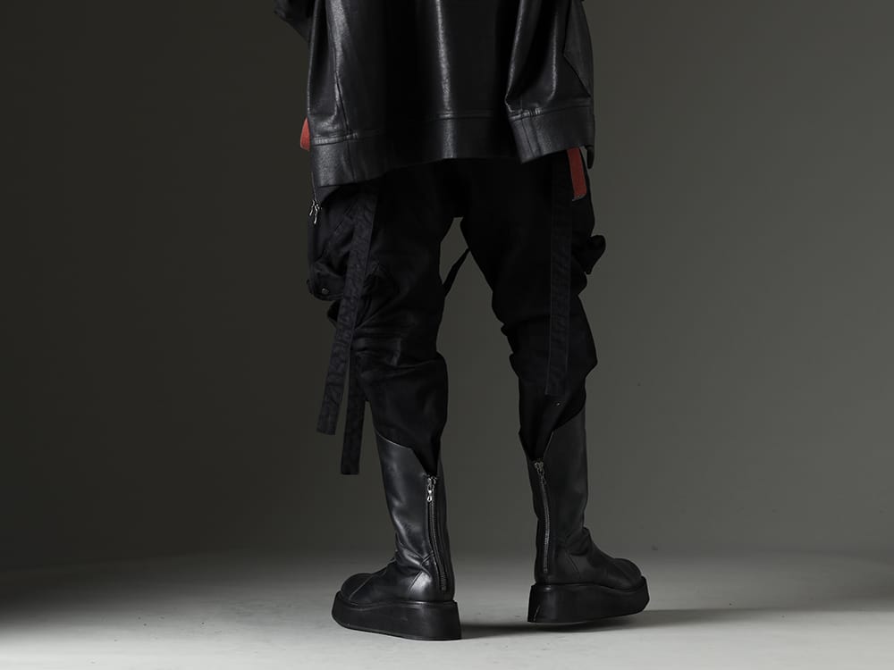 JULIUS 2023SS Multiplying iconic details - 818PAM15-BK(The R Limited 10.5oz Stretch Denim Gas Mask Cargo Pants) 817FWM2(Cow Leather Urban Long Boots) 819ACU1-black(Cow Leather Zipper Belt Black) - 3-003