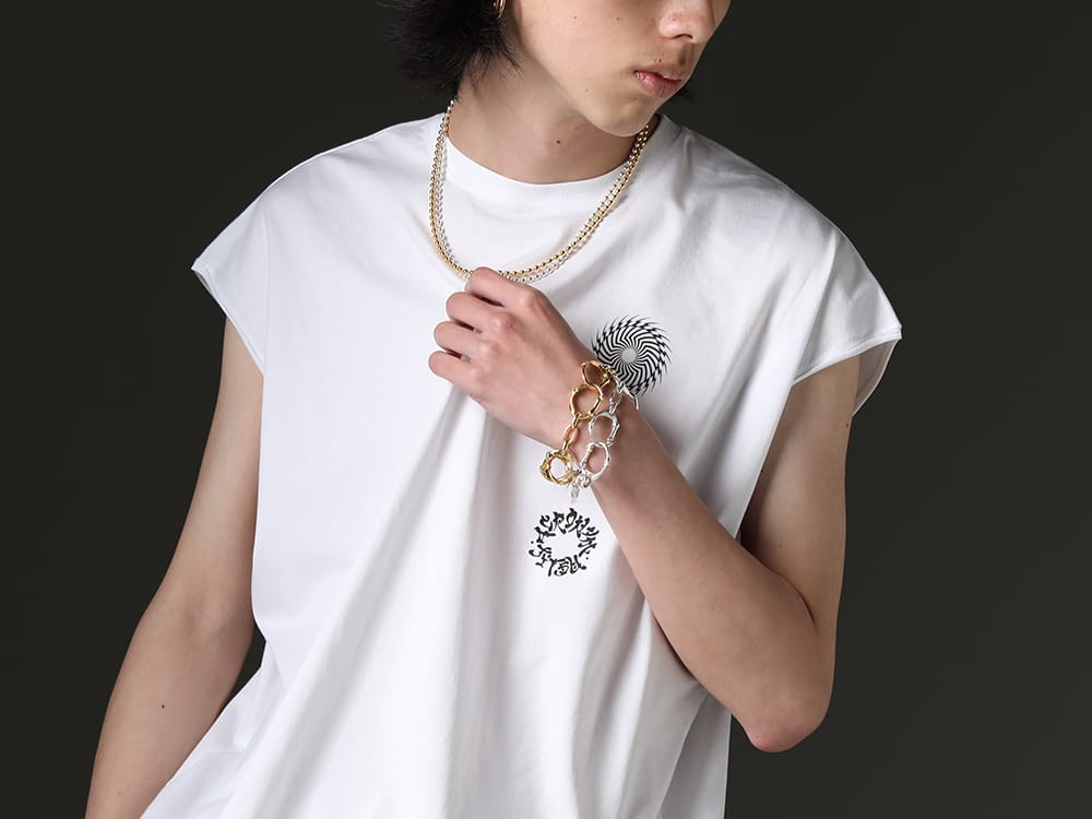 アクロニウム / タカヒロミヤシタザソロイスト 2023SS - アートと職人技が融合した鮮やかなショートスリーブシャツ - S25-PR-C-White(Sleeveless T-shirt White) sa.0038SS23-Silver(ボールチェーンネックレス-S-レギュラー シルバー) sa.0038SS23-Gold(ボールチェーンネックレス-S-レギュラー ゴールド) sa.0036SS23-Silver(ボーンシェイプド カラビナ ブレスレット/S/シルバー) sa.0036SS23-Gold(ボーンシェイプドカラビナブレスレット-S- ゴールド) - 2-010