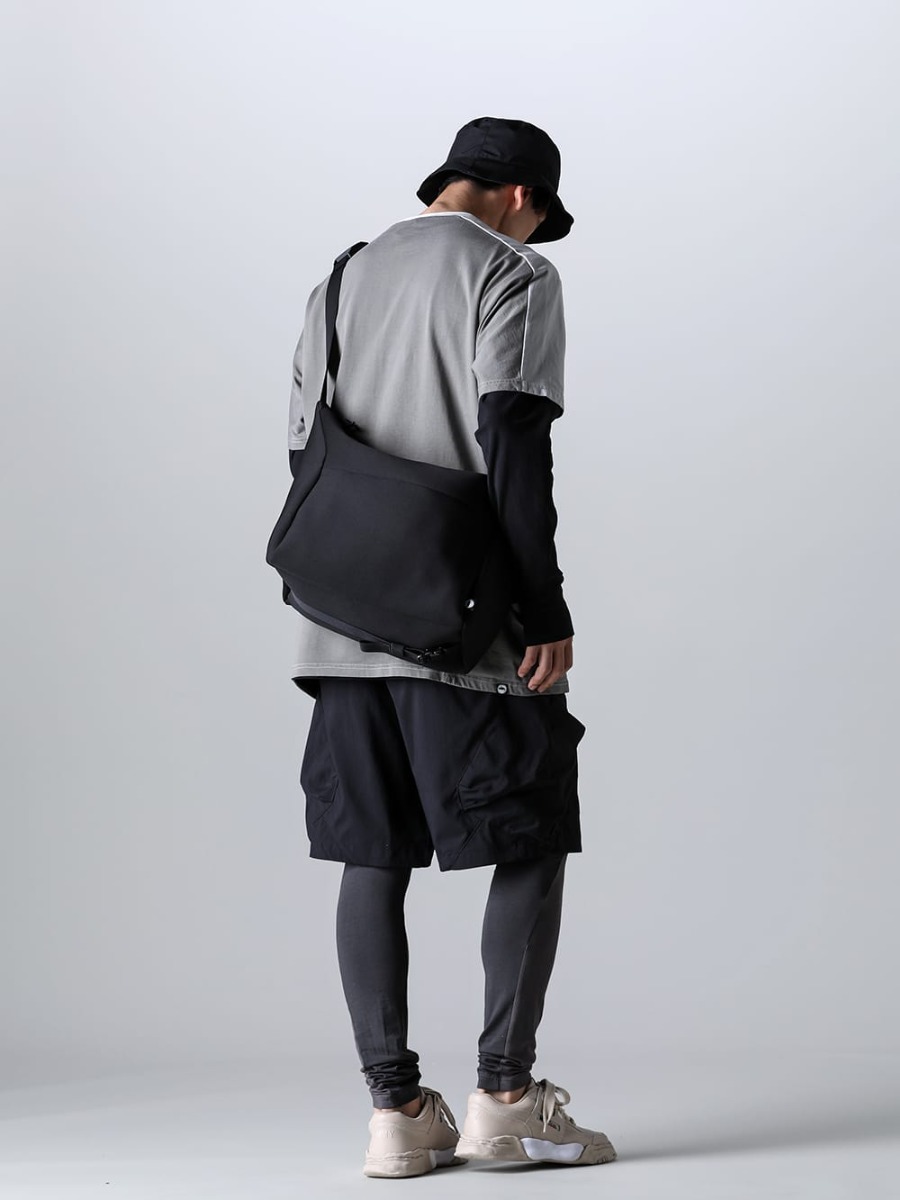 RIPVANWINKLE - リップヴァンウィンクル 2023SS スタイリング テック系アイテムにバイカラードルマンをレイヤードしたハットスタイル1 - RW-547-L.Gray×Shark - ドルマンT ライトグレー × シャーク - RW-501-Black - トレイル L/S ブラック - SP29-M-Black - Nylon Stretch BDU Short Pant Black - FC3-WS - Field Cover Hat - A08FW702-Beige - パーカー- オリジナル ソール レザー ロートップ スニーカー Beige - RW-549 - ボディ バッグ 1-004
