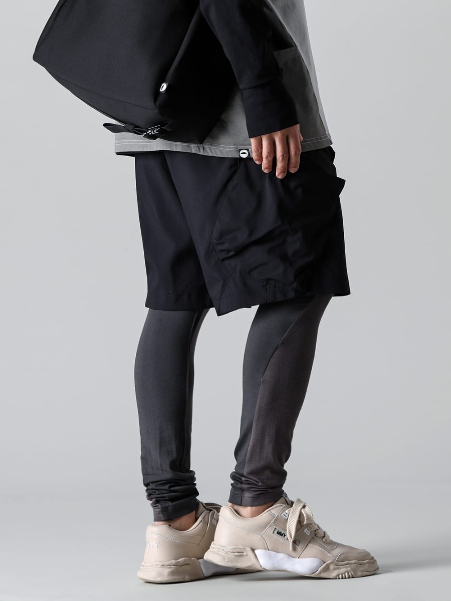 ACRONYM - アクロニウム 2023SS ACRONYM - アクロニウムからミリタリーデザインのナイロンストレッチ素材のショートパンツをセレクト - SP29-M-Black - Nylon Stretch BDU Short Pant Black - RW-518-M.Gray × G.Gray - バイカラー レギンス マンガングレー × グラファイトグレー - A08FW702-Beige - パーカー- オリジナル ソール レザー ロートップ スニーカー Beige 3-002