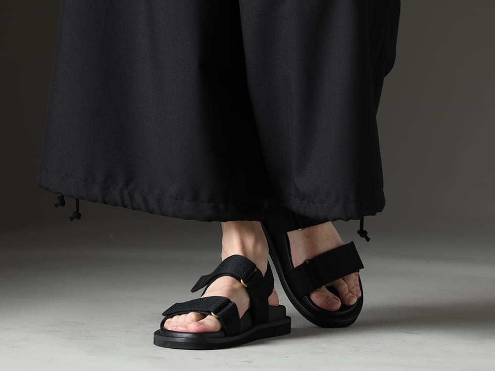 ユマ・ワン 2023SS Ground Yが展開する定番のバルーンパンツ。 - US9561-Black(メンズ サンダル ブラック) - 4-005