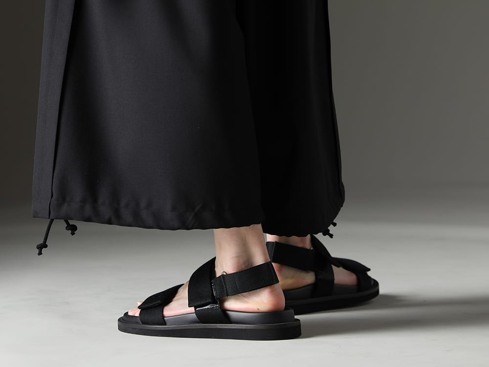ユマ・ワン 2023SS Ground Yが展開する定番のバルーンパンツ。 - US9561-Black(メンズ サンダル ブラック) - 4-006